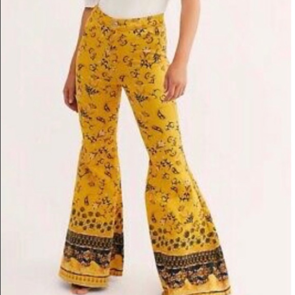 Free People flare jeans 🌻